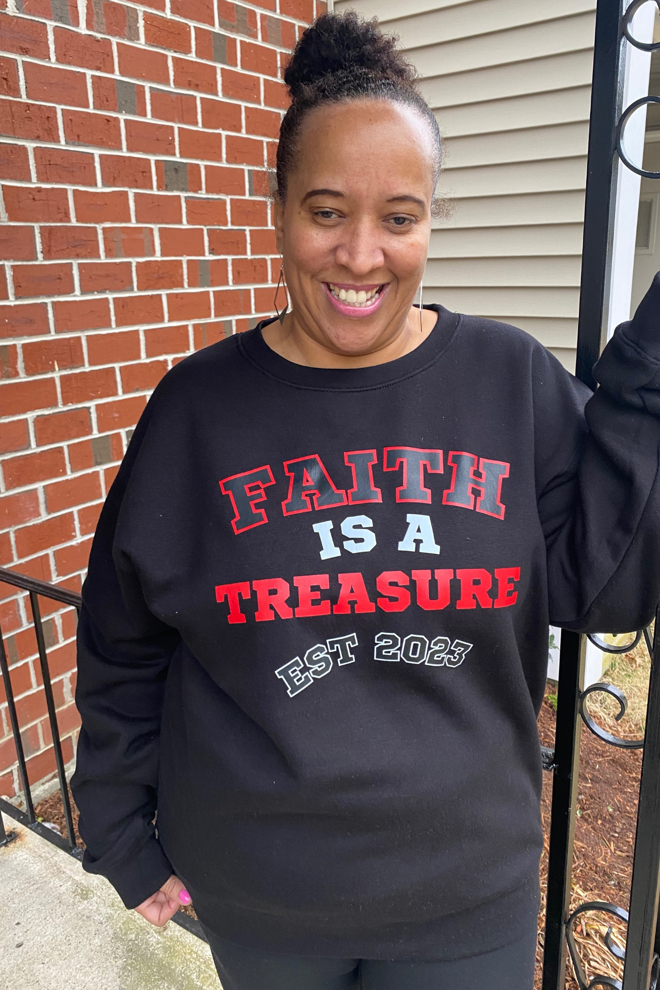 FAITH IS A TREASURE EST SWEATSHIRT