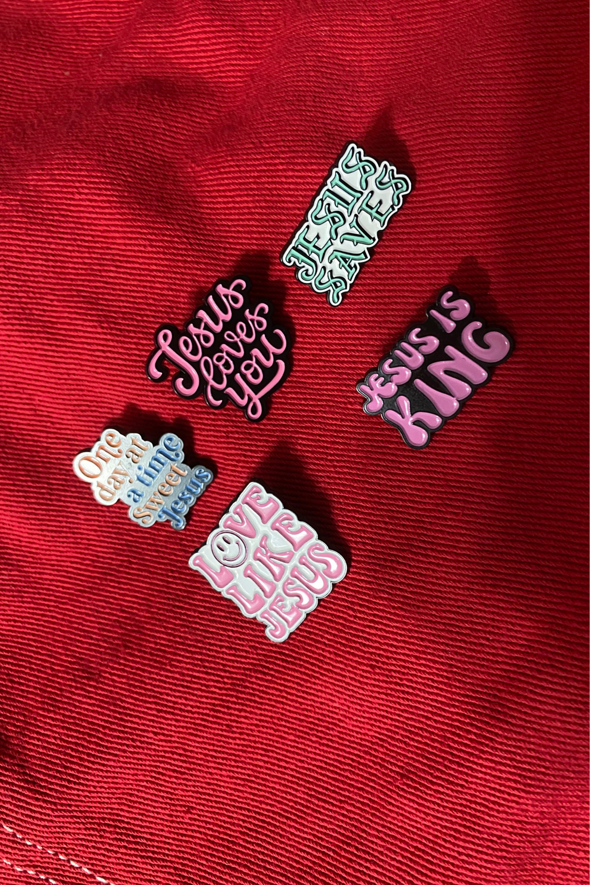 JESUS PIN SET