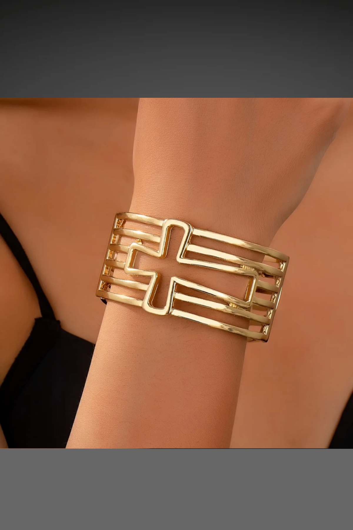 CROSS BANGLE