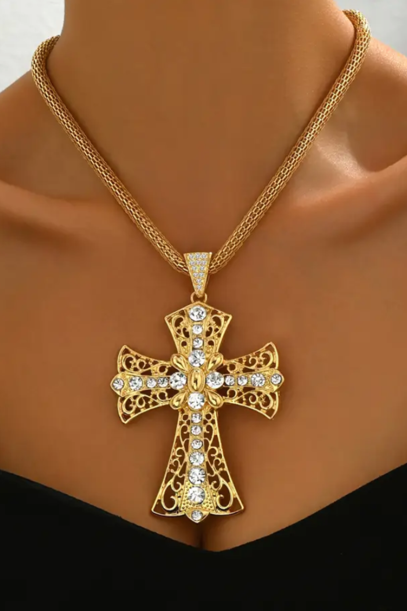 RADIANT FAITH CROSS NECKLACE